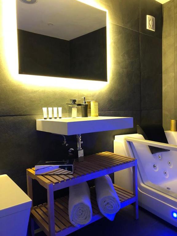 Suites Residences Spa - 带有水疗2的公寓