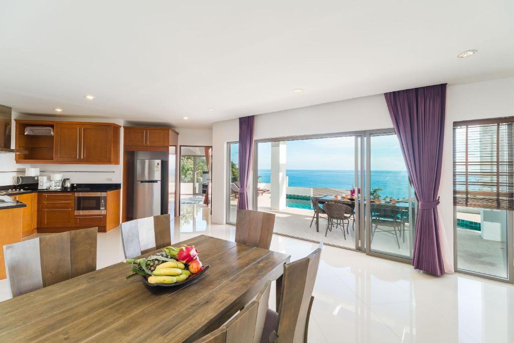 Kuchyň nebo kuchyňský kout v ubytování Tropical Sea View Residence