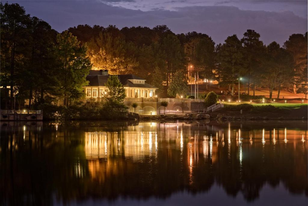 Atlanta Evergreen Lakeside Resort photo