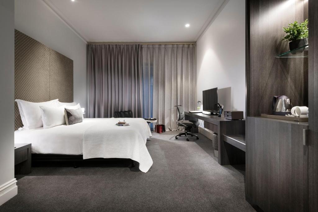Postel nebo postele na pokoji v ubytování The Melbourne Hotel