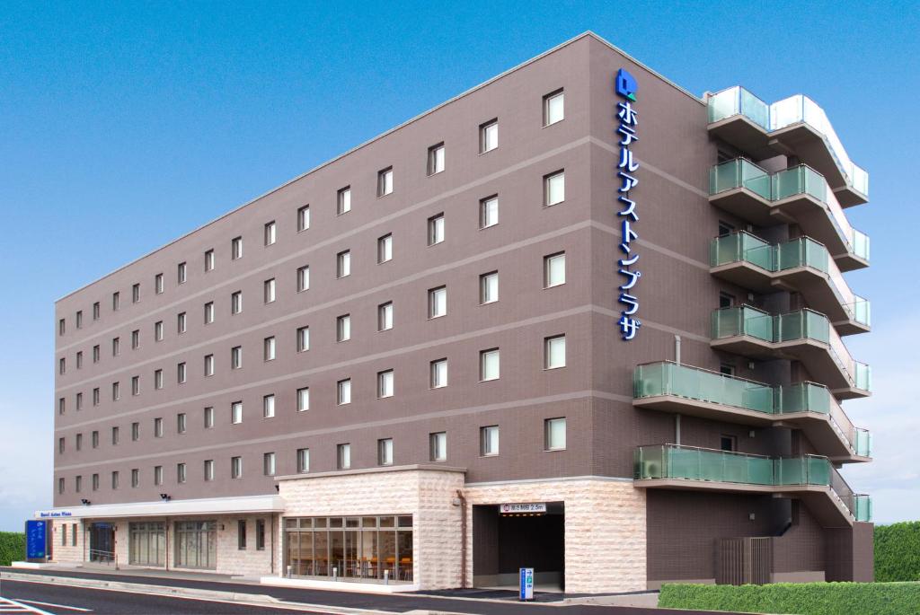 eine Darstellung der Vorderseite eines Hotels in der Unterkunft Hotel Aston Plaza Himeji in Himeji