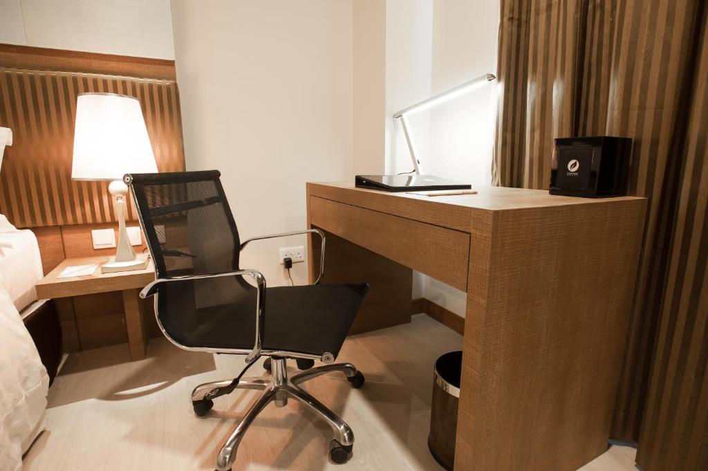 Телевизор и/или развлекательный центр в Garden Sentral Hotel