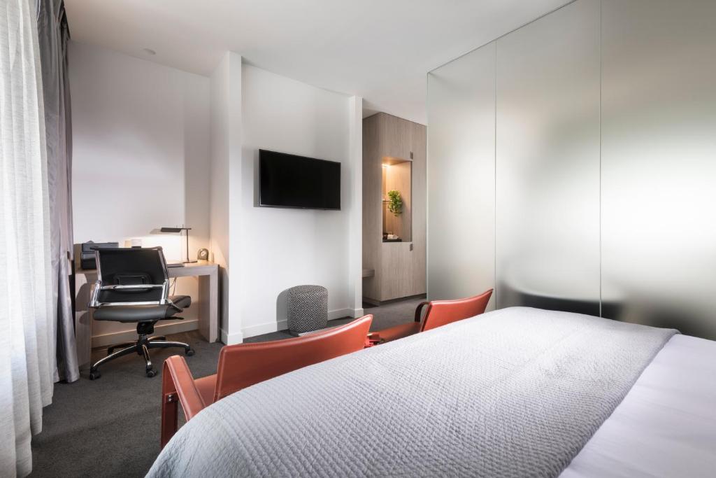 Postel nebo postele na pokoji v ubytování The Melbourne Hotel