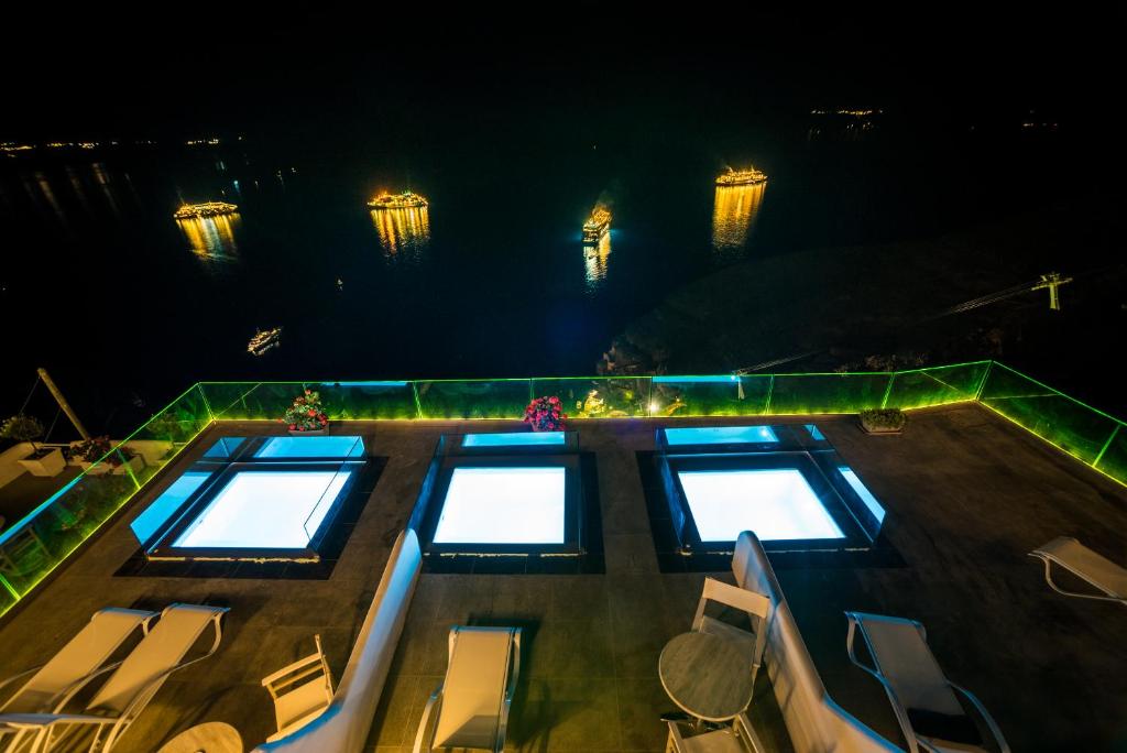 Fotografie z fotogalerie ubytování Kratiras View Luxury Suites ve Fiře