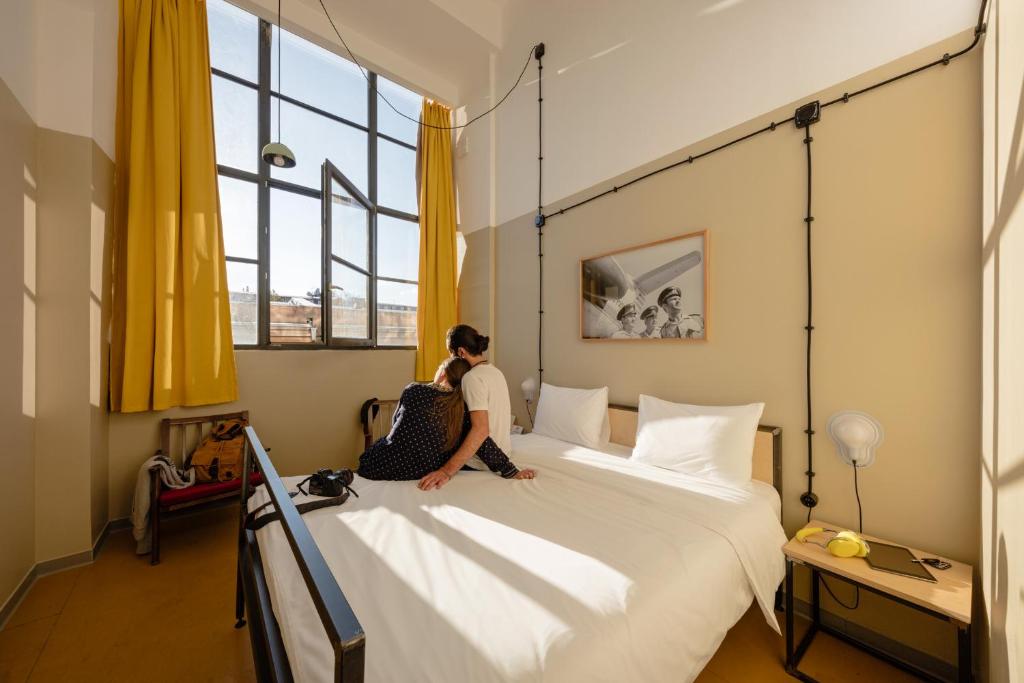Postel nebo postele na pokoji v ubytování Fabrika Hostel & Suites