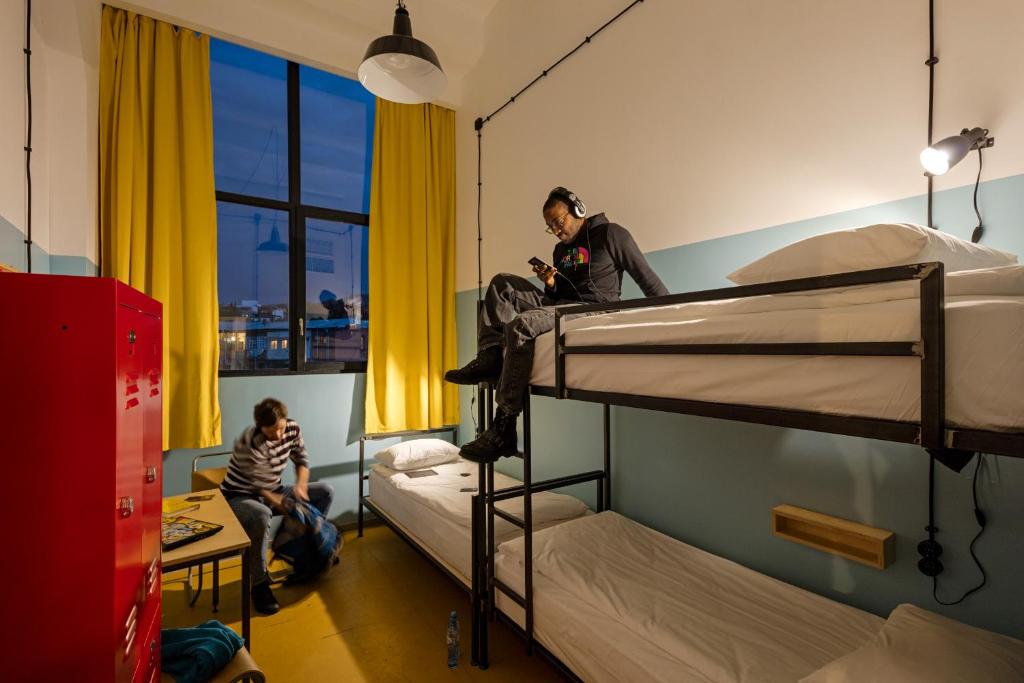 Postel nebo postele na pokoji v ubytování Fabrika Hostel & Suites