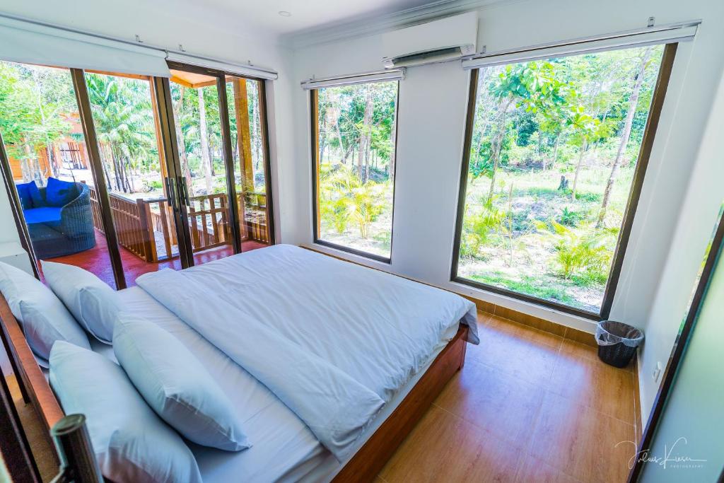 Postel nebo postele na pokoji v ubytování Sol Beach Resort