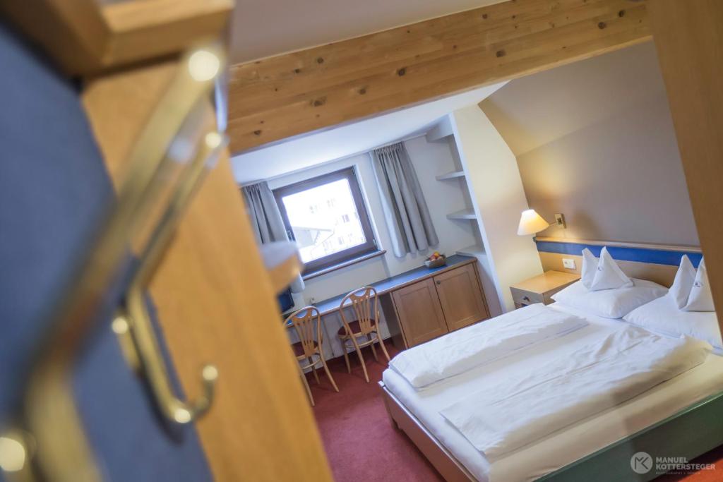 Postel nebo postele na pokoji v ubytování Alphotel Stocker Alpine Wellnesshotel