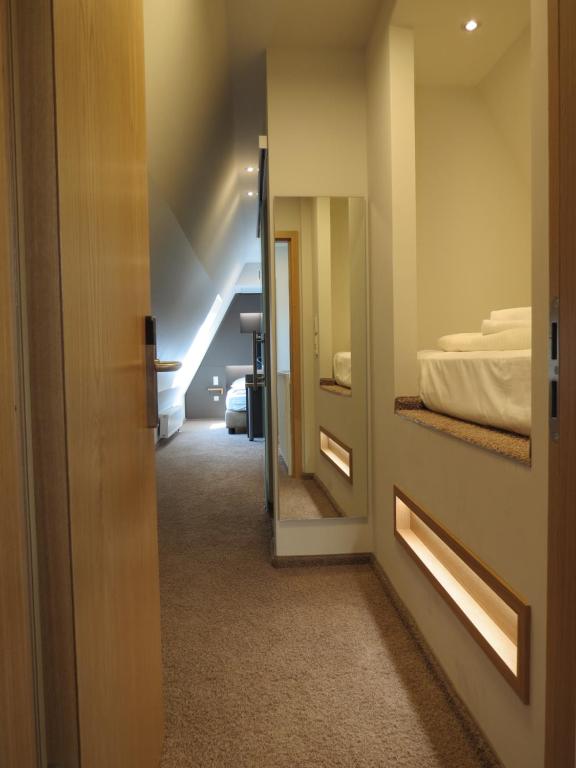 Hotel Neuthor - Economy Triple Room