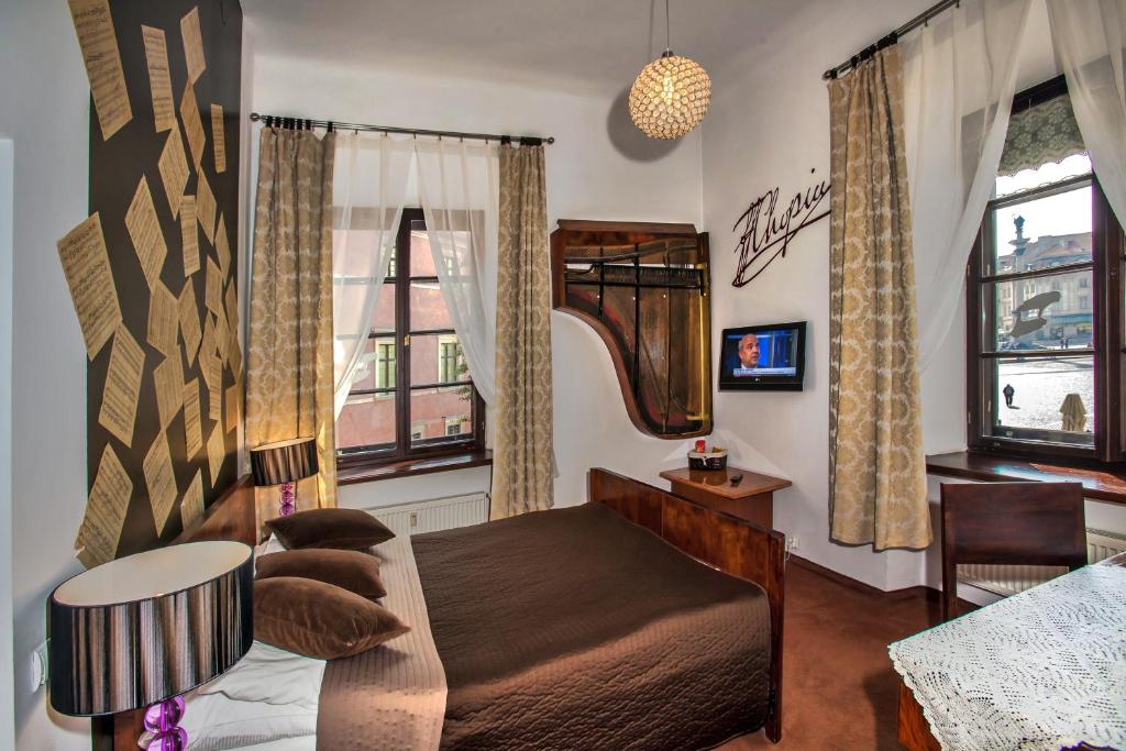 Televízia a/alebo spoločenská miestnosť v ubytovaní Castle Inn