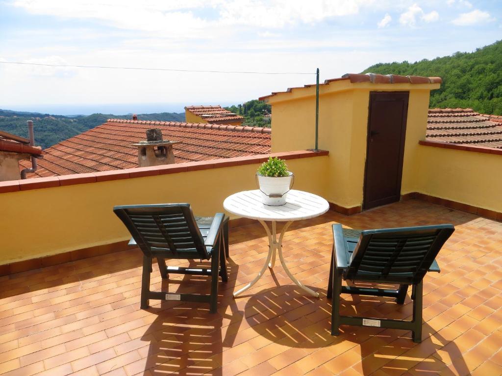 a patio with two chairs and a table on a roof at Casa Tainin in Pantasina