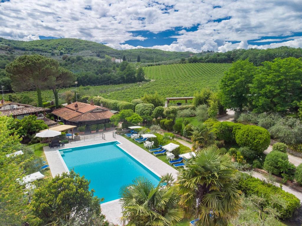 an aerial view of a villa with a pool and a vineyard at Agriturismo Tontenano in Bucine