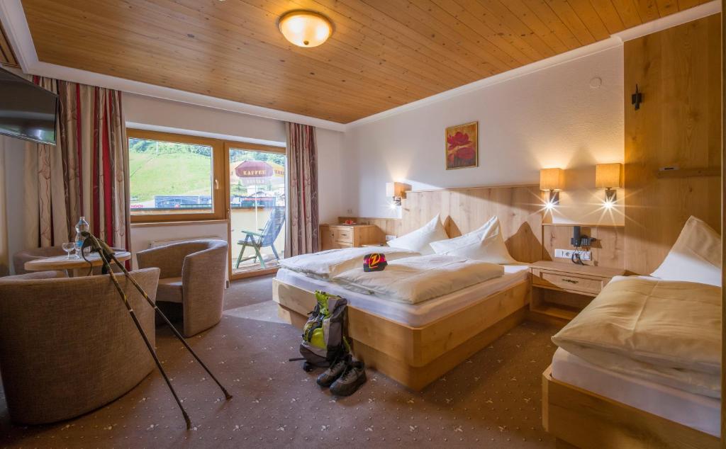 Postel nebo postele na pokoji v ubytování Hotel Garni Klocker
