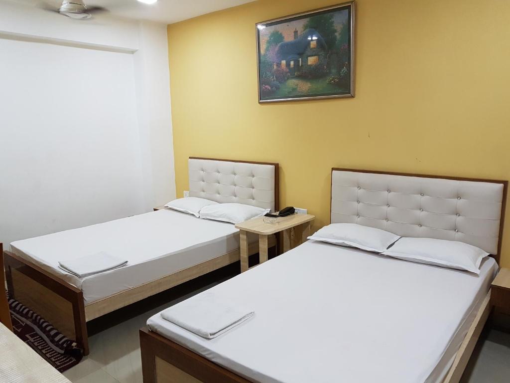 Postel nebo postele na pokoji v ubytování Jimmy Guest House