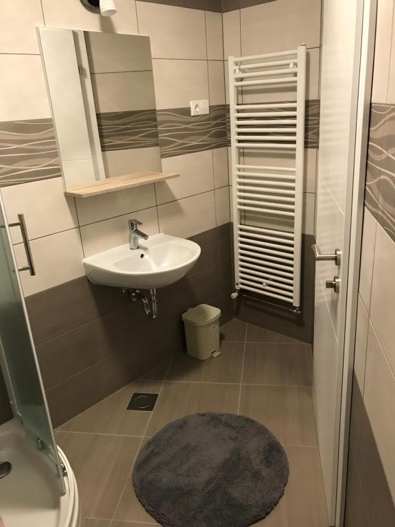 Kupaonica u objektu Guest House Klanfar