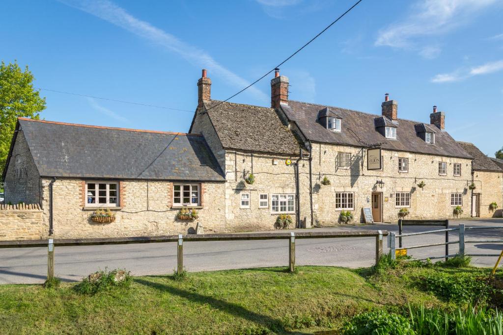 The Lion Bicester - Housity