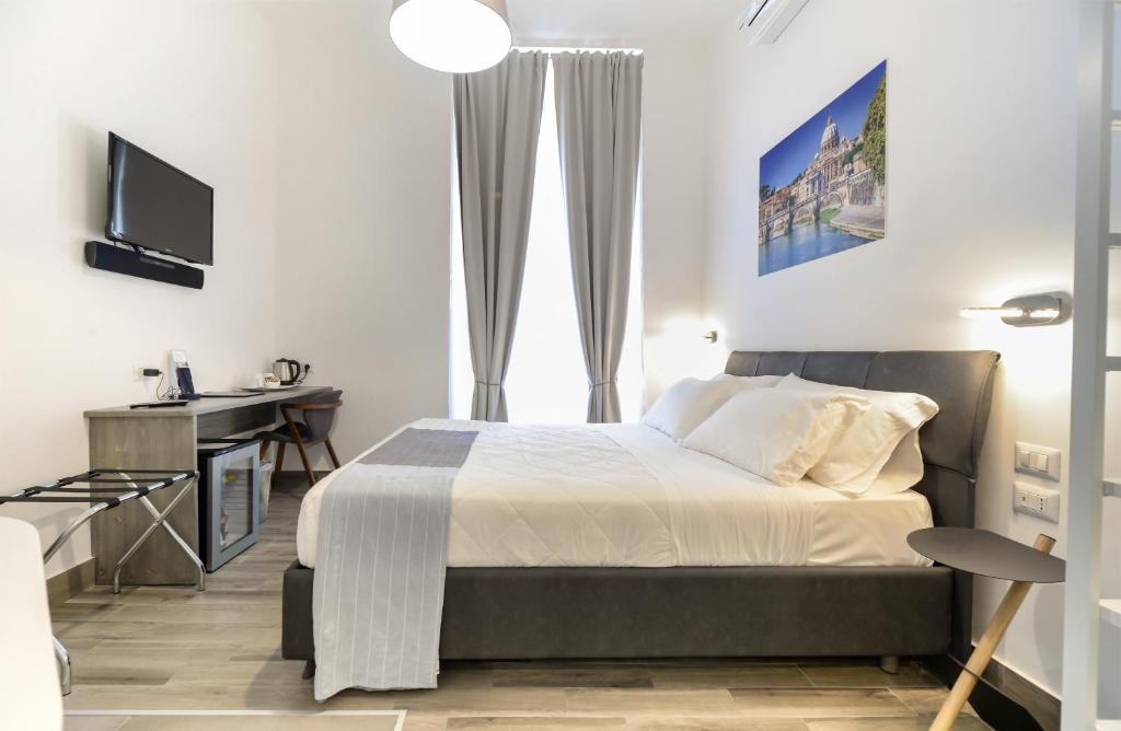 A bed or beds in a room at Clementi 18 Suites Rome