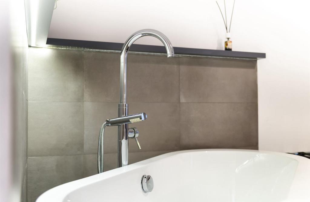 A bathroom at Clementi 18 Suites Rome