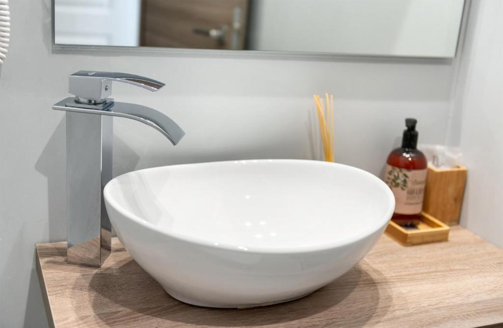 A bathroom at Clementi 18 Suites Rome