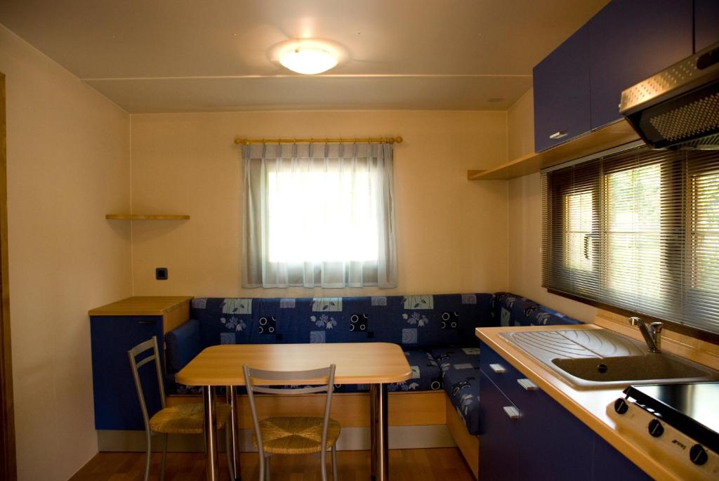 Kuchyň nebo kuchyňský kout v ubytování Lido Camping Village