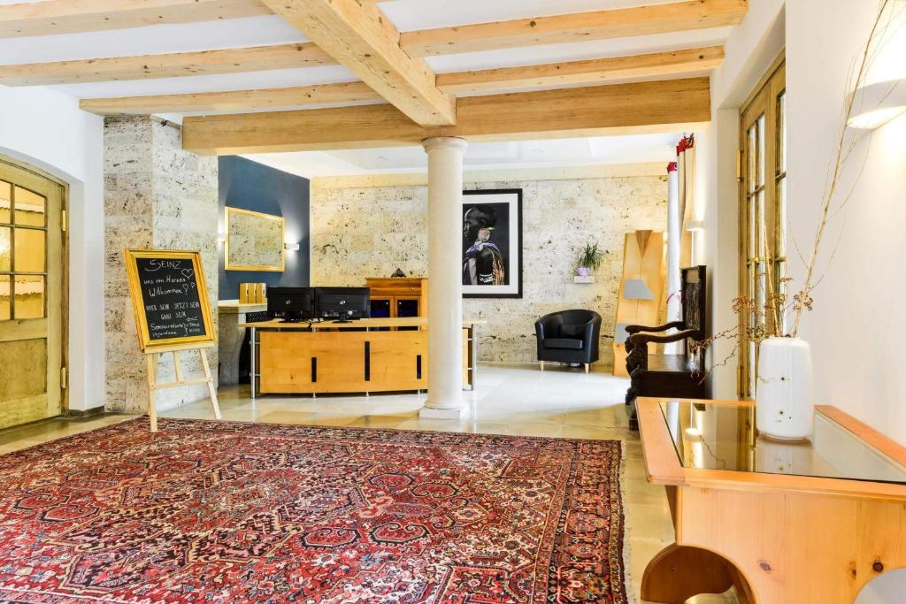 TV a/nebo společenská místnost v ubytování SEINZ Wisdom Resort - Bio-Hotel vegan-vegetarisch