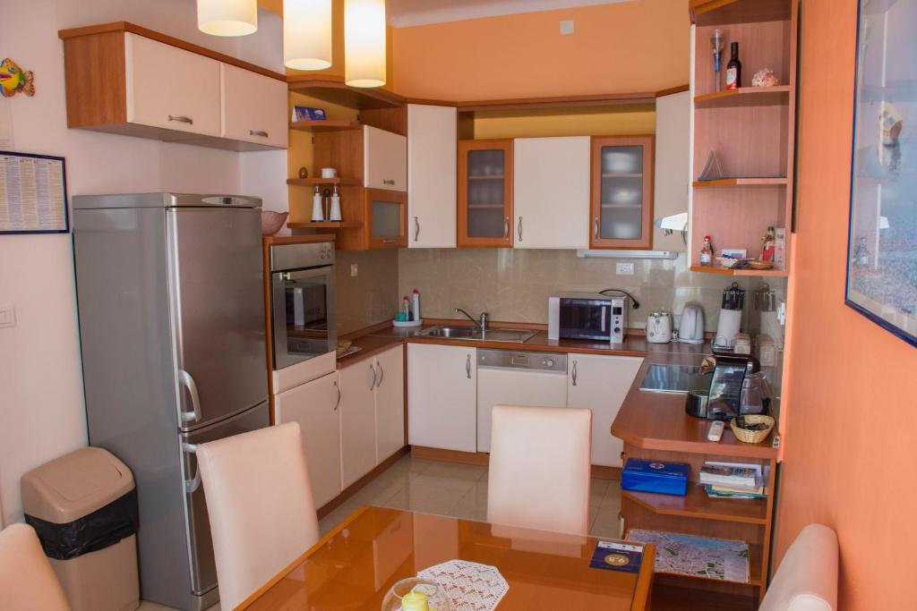 Kuchyňa alebo kuchynka v ubytovaní Apartment Baćo