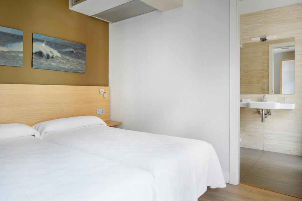 Postel nebo postele na pokoji v ubytování Hotel Olatu