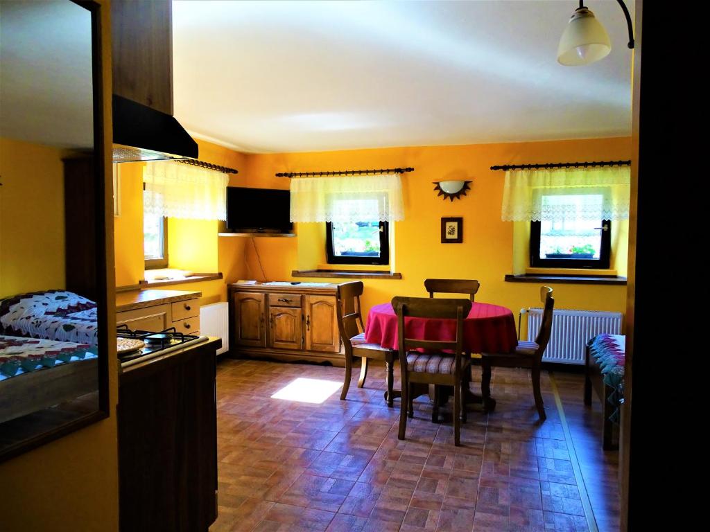 Kuchyň nebo kuchyňský kout v ubytování Apartmaji Pr-Gujlu Sela nad Podmelcem 5220 TOLMIN