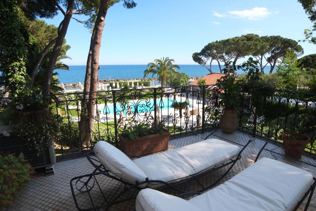 a balcony with chairs and a pool and the ocean at La Casa di Anny camere di Charme Citr 8027 in Diano Marina