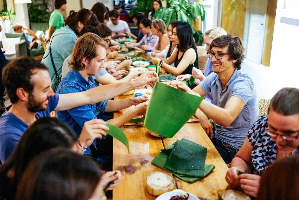 Hosté ubytování Chengdu Flipflop Hostel - Right Next To Taikooli & Metro - Chill & Social Rooftop Garden Bar - Free Activities - Friendly English Speaking Staff - Tibet, Panda, Buddha & Snow Mountain Tours
