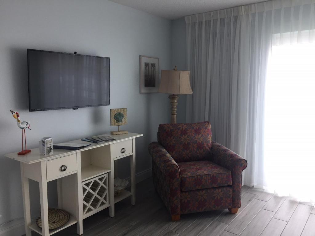 TV a/nebo společenská místnost v ubytování Tuckaway Shores Resort