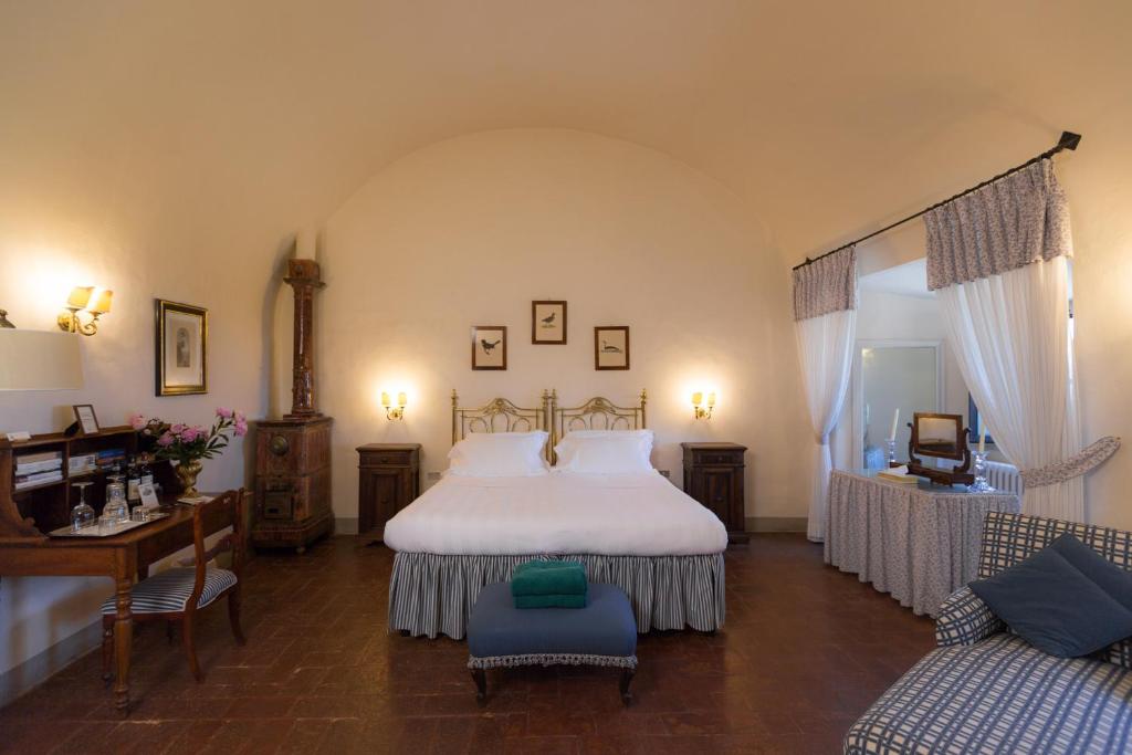 Postel nebo postele na pokoji v ubytování Badia a Coltibuono Wine Resort