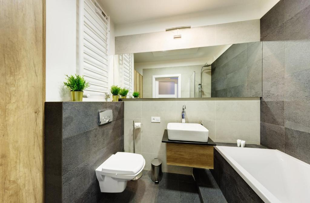 Kúpeľňa v ubytovaní Sleepway Apartments- Garbary 100-46