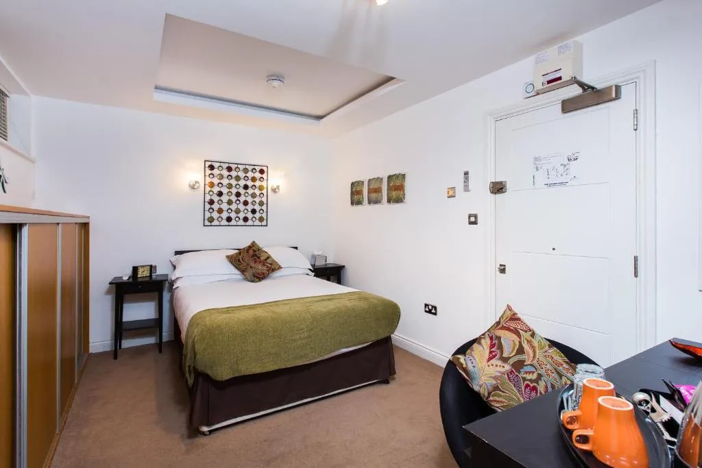 The Pods at Nell Gwynn, Londra, Marea Britanie