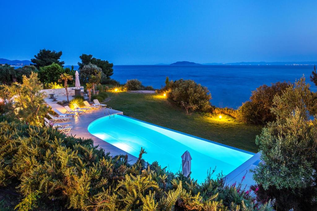 Bazén v ubytovaní A&A Luxury Beach Villas alebo v jeho blízkosti