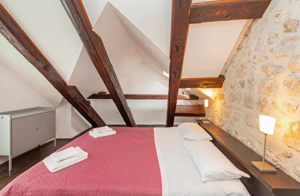 Posteľ alebo postele v izbe v ubytovaní Apartment Bona Palace