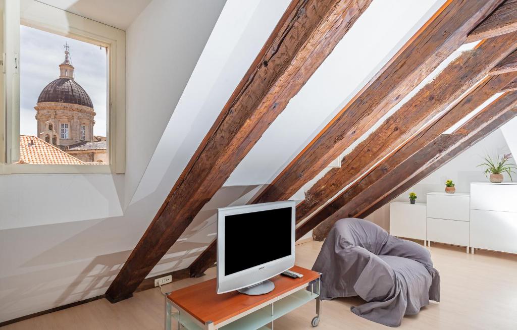 Televízia a/alebo spoločenská miestnosť v ubytovaní Apartment Bona Palace