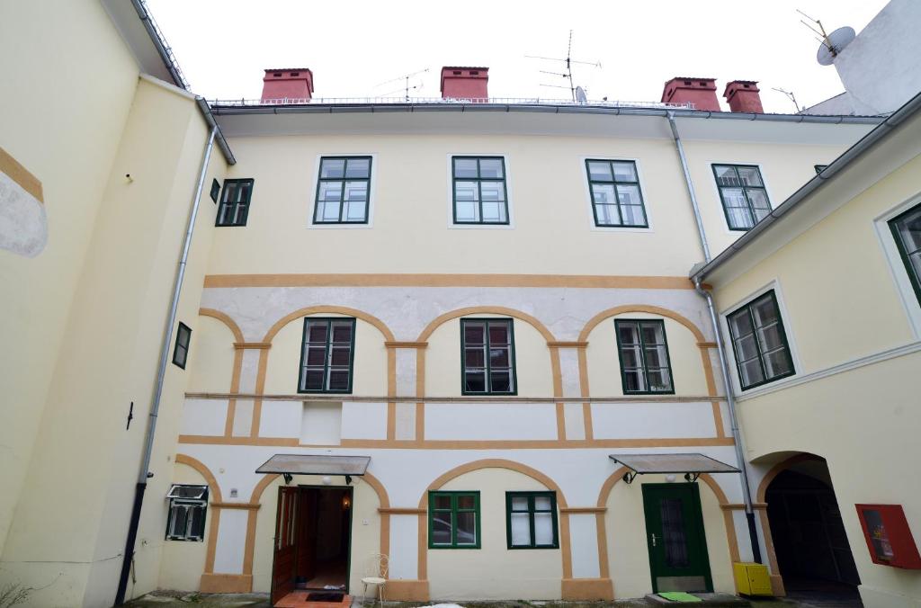 Budova, v ktorej sa apartmán nachádza