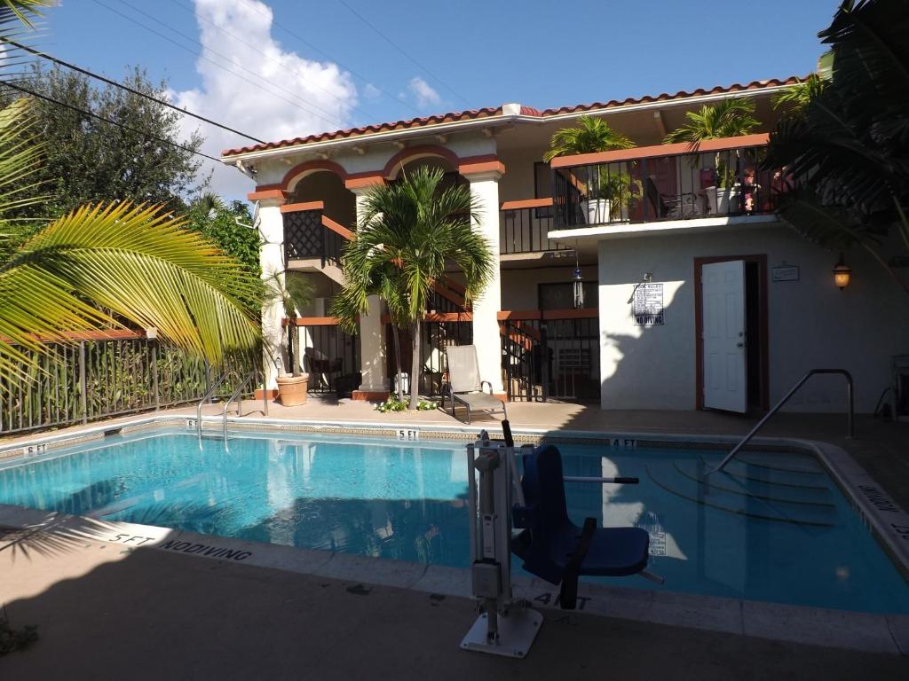 a swimming pool in front of a house at Lake Side Lodge in Lake Worth