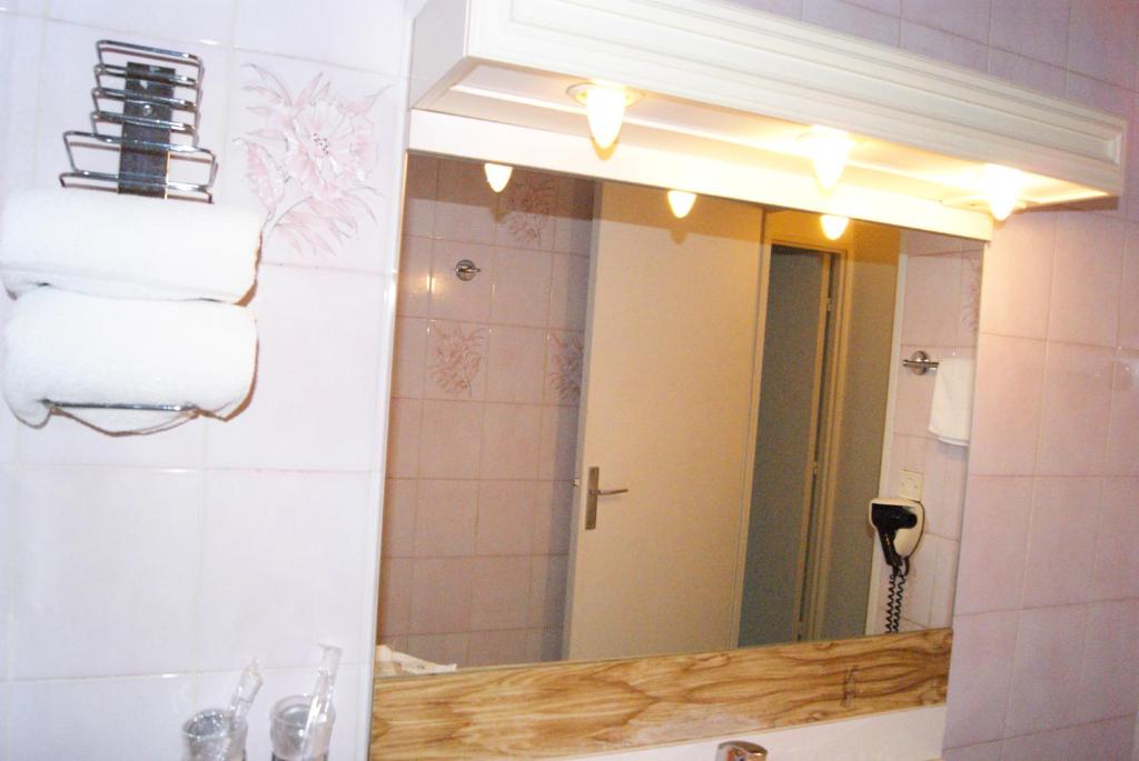 Koupelna v ubytování Hôtel 1er Consul Rouen