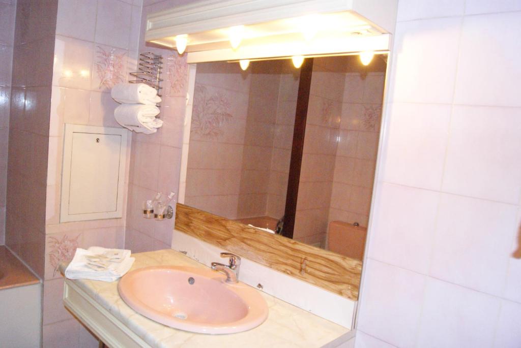 Koupelna v ubytování Hôtel 1er Consul Rouen