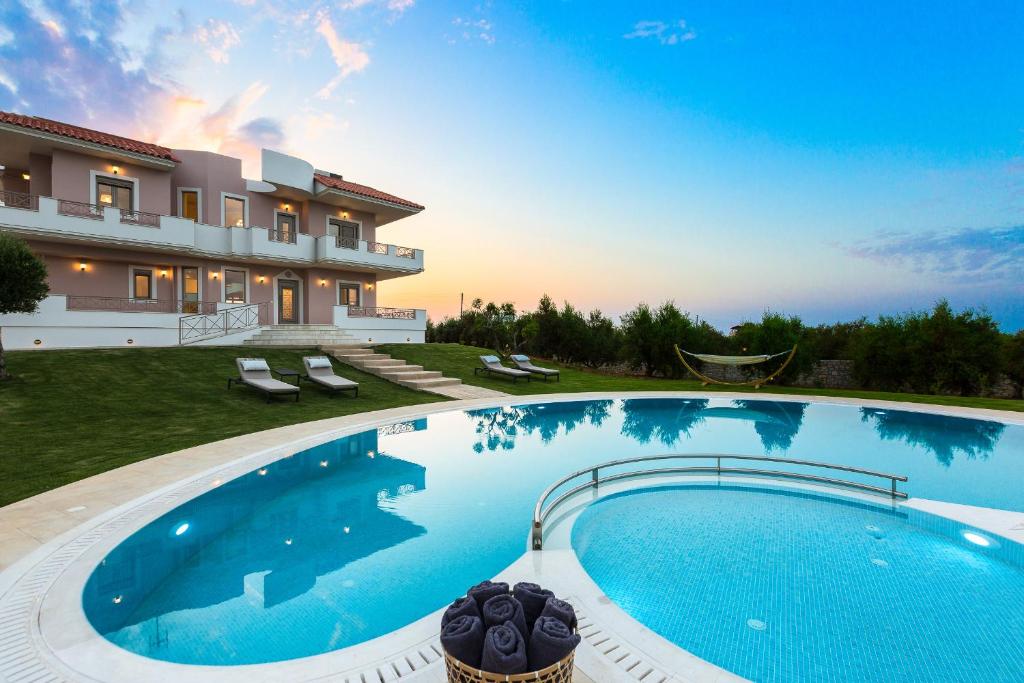 Bazén v ubytování Aelia Residence, Wellness & Leisure with Heated Pool, By ThinkVilla nebo v jeho okolí