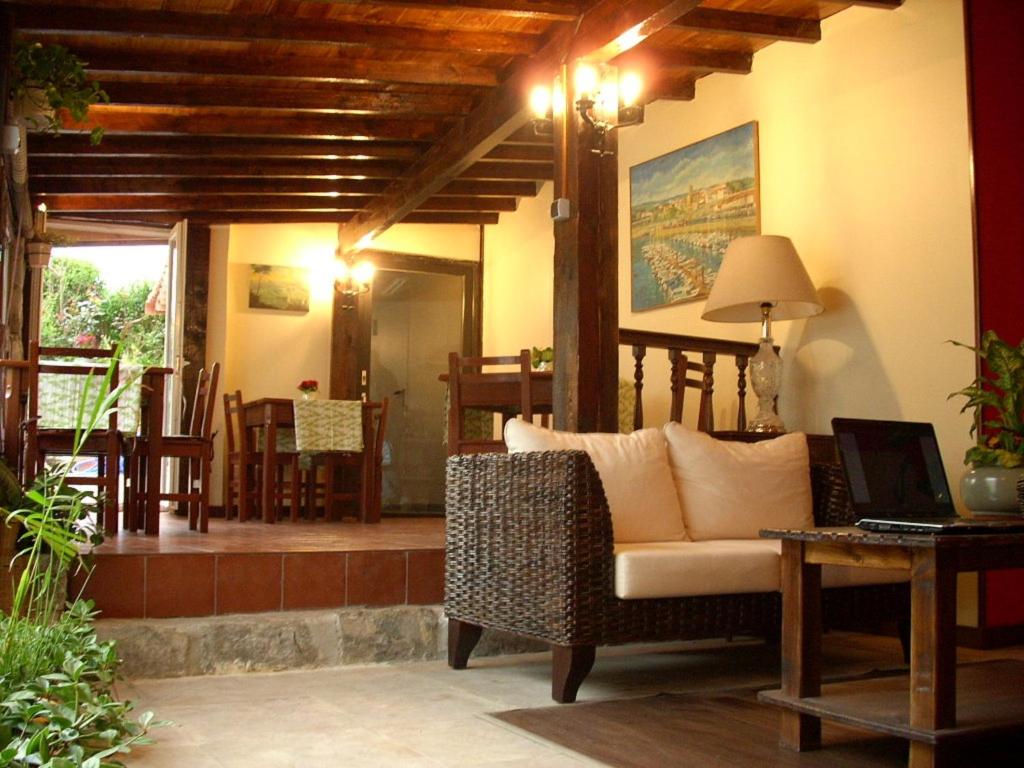 Posezení v ubytování Hotel Itxas Gain Getaria