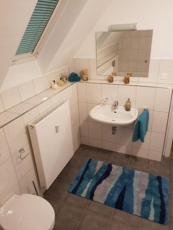 Gemütliches Zimmer mit eigenem Bad/WC/Küche - Chambre Double Avec Salle De Bain Privée
