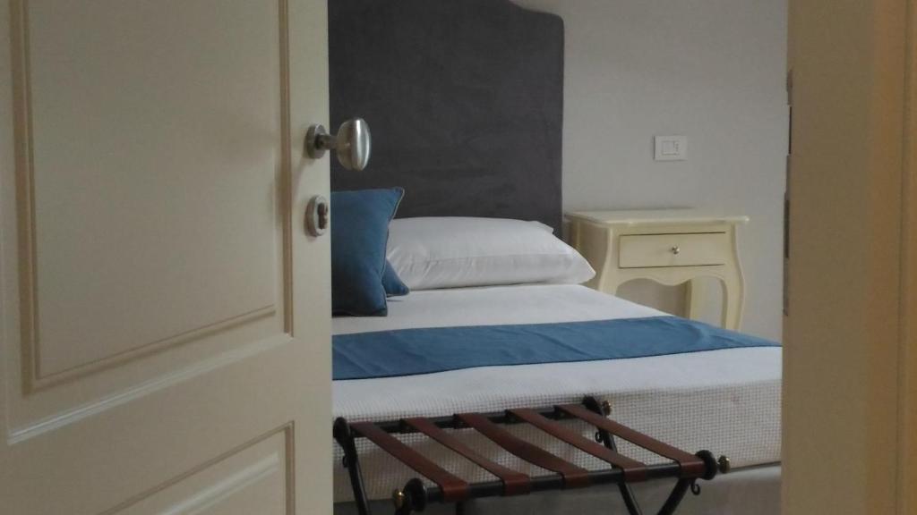 Un pat sau paturi într-o cameră la Spagnoi Rooms