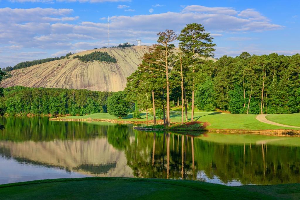 Atlanta Evergreen Lakeside Resort photo