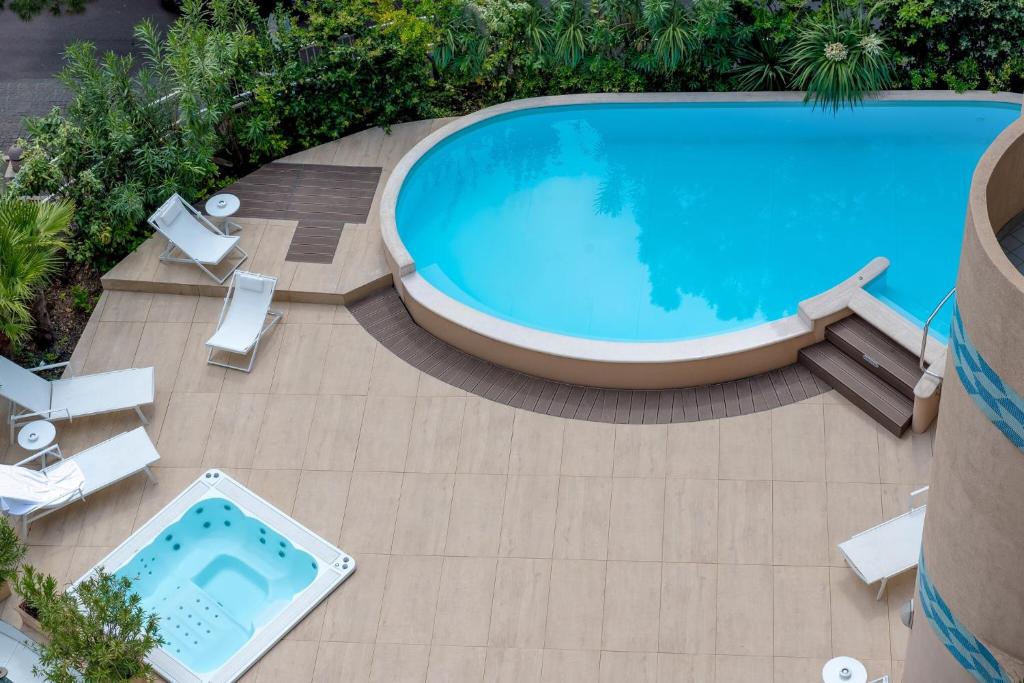 Bazén v ubytování Savoia Hotel Rimini nebo v jeho okolí