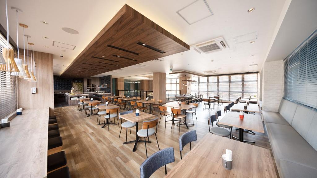Restaurace v ubytování Tissage Hotel Naha by Nest