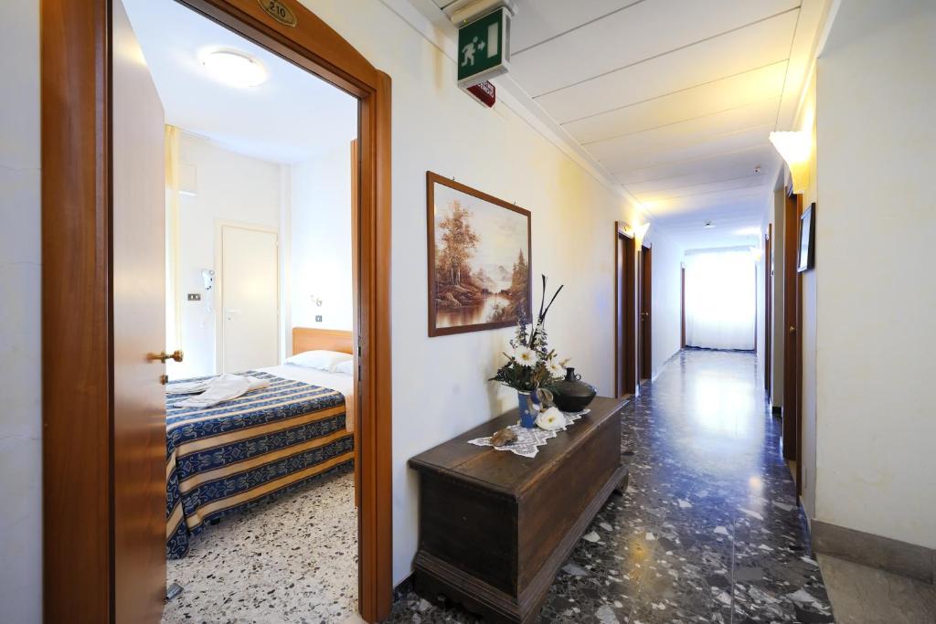 Postel nebo postele na pokoji v ubytování Hotel Bridge