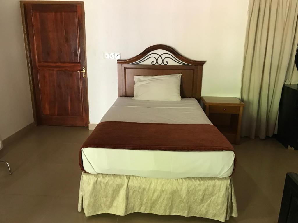Postel nebo postele na pokoji v ubytování Hotel 4 U Saliya Garden